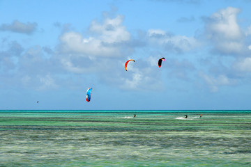 Kitesurfer nahe Playa Pilar, Caya Coco, Nordküste, Kuba, Große Antillen, Mittelamerika, Amerika, Mittelamerika