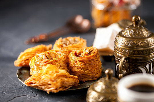  Dried dates and coffee
