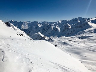 Fototapeta na wymiar Skiing in the Stubai glacier ski resort