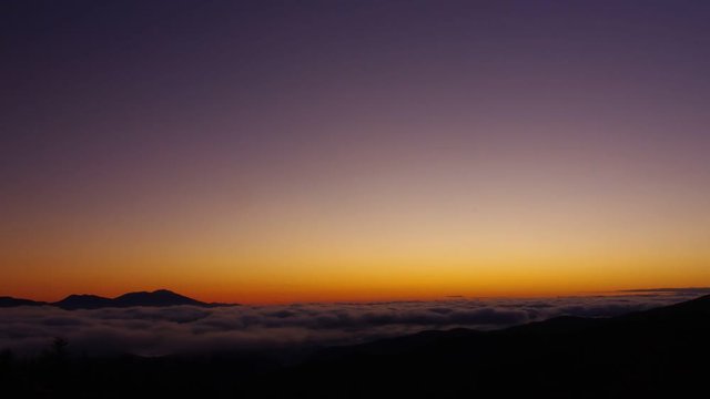 雲海と日の出（タイムラプス）