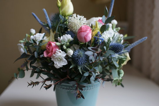 Fototapeta A small beautiful bouquet of wound flowers