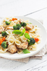 Farfalle pasta with chicken and vegetables