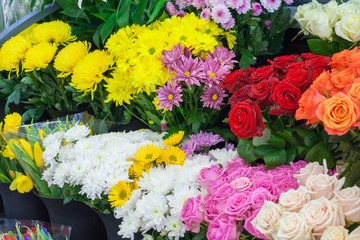 Multicolored bouquets of roses and chrysanthemums in the store