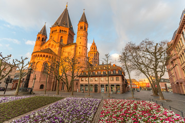 Mainzer Marktplatz und Dom in der Morgensonne