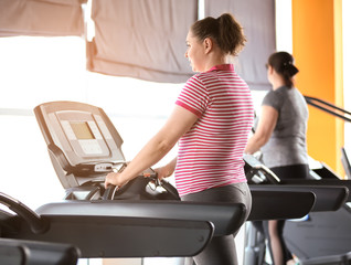 Fototapeta na wymiar Overweight woman training in gym