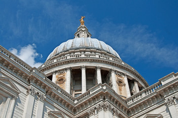 Fototapeta na wymiar A view of historic St Paul's Cathedral in London, England.