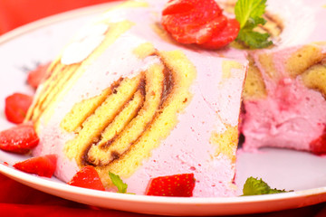 Strawberry cake with cream