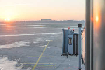 Fluggastbücke / Gangway im Sonnenaufgang