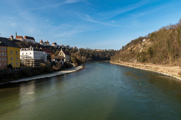 Obraz premium The old houses of Burghausen with the river Salzach