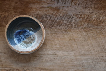 Obraz na płótnie Canvas pottery bowl white and blue overhead view