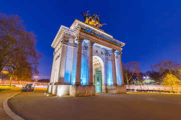 Fototapeta na wymiar Wellington arch at night