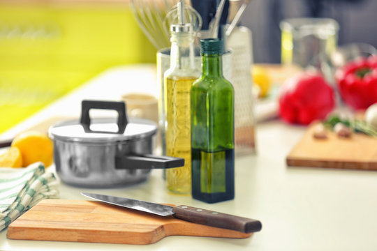 Cutting board and knife prepared for cooking classes on kitchen table