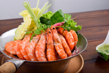 baked shrimp with salt in pot. Thai style