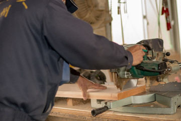 大工　電動 ノコギリ