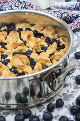 Blaubeerkuchen mit Streußel in Kuchenform