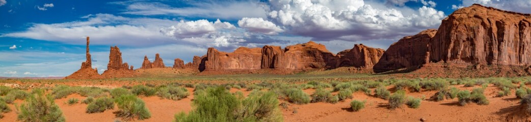 Fototapeta na wymiar Totem pole in Monument Valley
