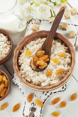 Oatmeal with raisin