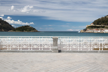 Fototapeta premium scenic view on san sebastian beach on promenade, basque country, spain