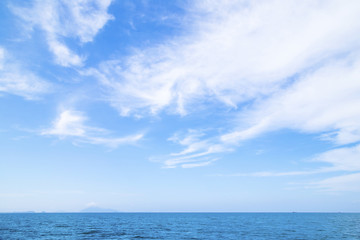 Fototapeta na wymiar beautiful seascape with sky clouds 