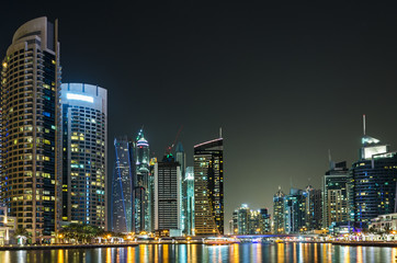 Fototapeta na wymiar Night city Dubai