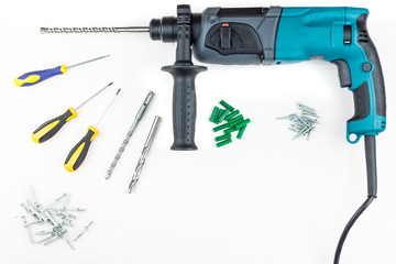 Perforator and screwdriver with screws
