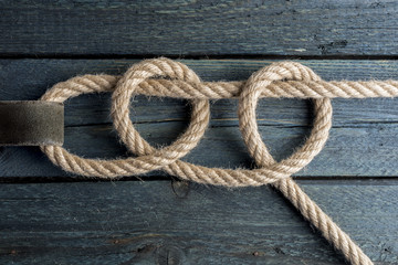 Two Half Hitches Knot. Node rope.