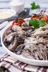 Dark pasta with vegetables