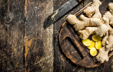 Sliced fresh ginger on the Board.