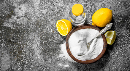 Obraz na płótnie Canvas Baking soda with vinegar and lemon.