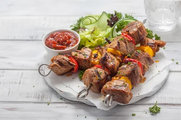 Foto op Plexiglas Gerechten Grilled pork kebabs