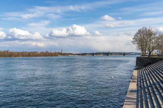 Rheinufer in Mainz