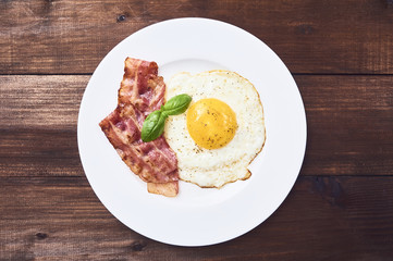 tastu fried egg in plate with bacon