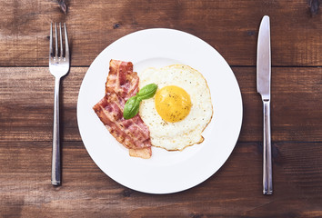 tastu fried egg in plate with bacon