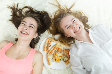 girls with pizza