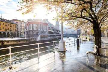 Obraz premium bilbao riverbank and old town view, Spain