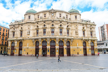 Obraz premium Arriaga teathre at bilbao old town, Spain