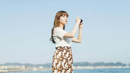 女子 一人旅行　カメラ女子　海 港