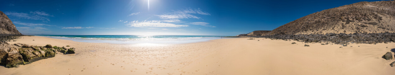Panorama of the sandy sea beach with the sun - obrazy, fototapety, plakaty