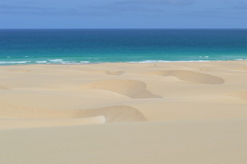Fototapeta na wymiar the endless sand of Boa Vista, Cape Verde