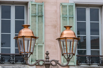 Fototapeta na wymiar facades in the old town of Antibes