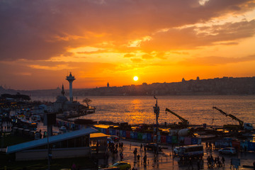 Fototapeta na wymiar Istanbul uskudar square and sunset