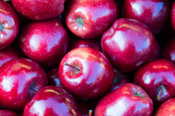 red apples