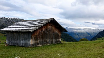 Fototapeta na wymiar Seiser Alm, Dolomiten mit Neuschnee