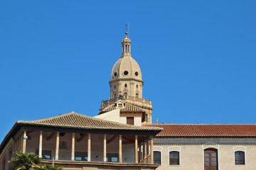 Obraz premium Catedral detrás del Ayuntamiento de Murcia, España