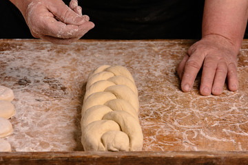 The female cook will sprinkle with poppy dough woven in a pigtail
