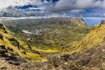 Rano Kau, volcán y lugar místico y religioso de la cultura Rapa Nui en Isla de Pascua