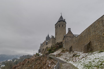Fototapeta premium Burg Altena im Winter