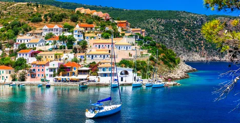 Poster Amazing Greece - picturesque colorful village Assos in Kefalonia © Freesurf