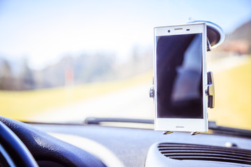 Smartphone in Halterung, Auto, Interieur