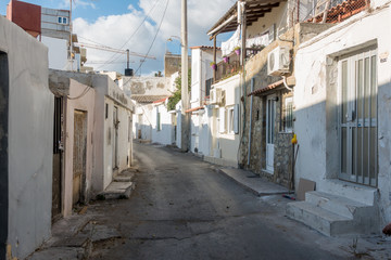 Obraz premium Narrow alley and residential buildings